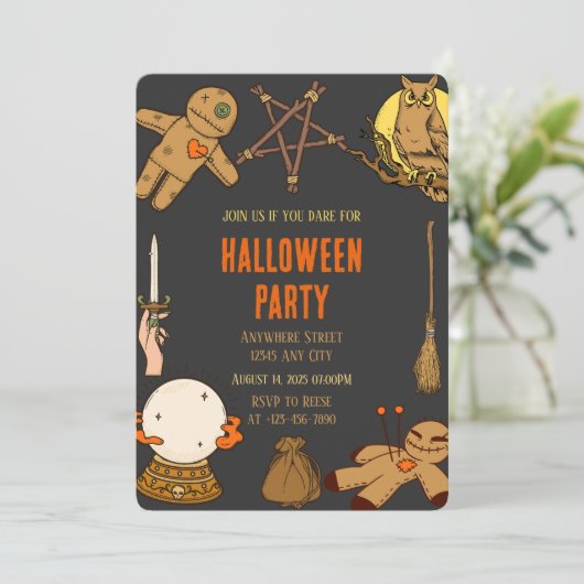 Woody Witch Crafts Halloween Party Uitnodiging (Staand voorkant)