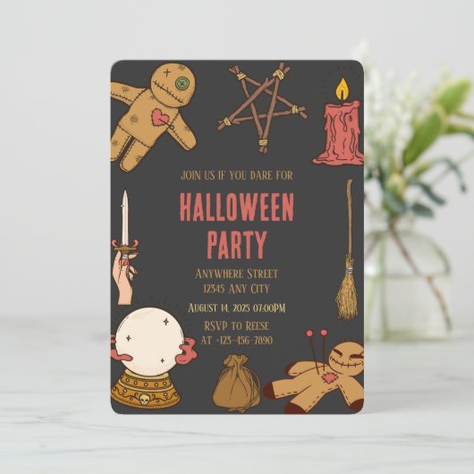 Woody Witch Crafts Halloween Party Uitnodiging (Staand voorkant)