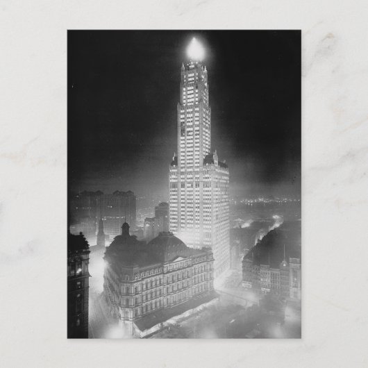 Woolworth Building 's nachts, 1920 Briefkaart (Voorkant)