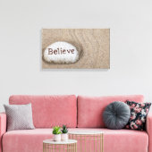 woord Geloof op strandsteen Canvas Afdruk (Insitu (Woonkamer))