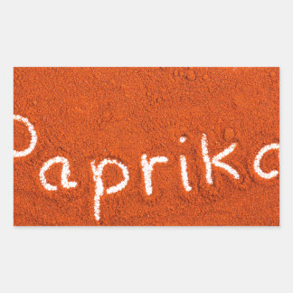 Woord paprika geschreven in paprika poeder rechthoekige sticker