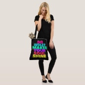 Woorden van leuke wijsheid tote bag (Op model)