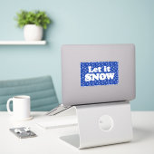 Word Art - Laat het sneeuwen met sneeuwige achterg Sticker (Laptop op bureau)