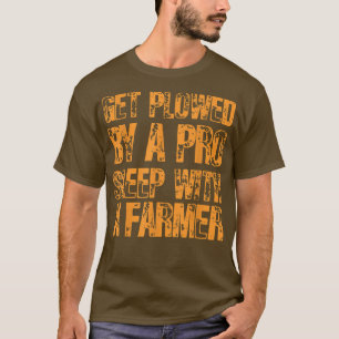 word geploegd door een pro-slaap met een boer Mark T-shirt