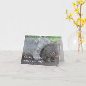 Word goed spoedig, sympathie, de snoezige auto van kaart (Gele Bloem)