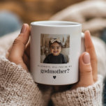 Word jij mijn Godmother Fotovoorstel? Koffiemok<br><div class="desc">Op zoek naar een lieve en zinvolle manier om een geliefde te vragen de peetmoeder van je baby te zijn? Dit moderne, minimalistische mok ontwerp is de perfecte manier om de pop van de vraag! Of je nu een familielid of goede vrienden vraagt, dit label helpt je een oprechte moment...</div>