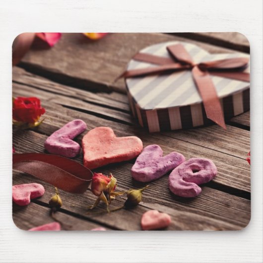 Word Love with Heart Shaped Valentijnsdag Gift Muismat (Voorkant)