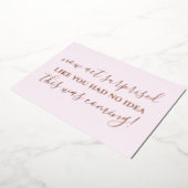 Word mijn Bridesmaid Funny Act Suprise Foto Folie Uitnodiging (Gedraaid)