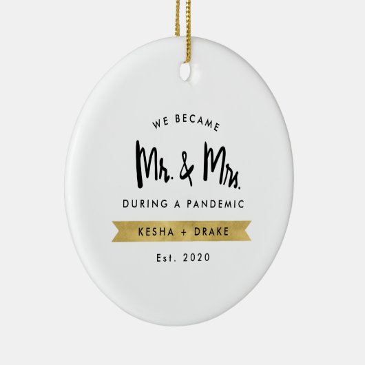 Word Mr. & Mrs. tijdens het pandemisch Ornament va (Rechts)