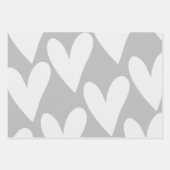 Word oud met mij Liefde Grijs Wit Harten Trouwen Inpakpapier Vel (Voorkant)