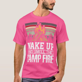 Word wakker en ruik de Campfire Retro Sunset Campi T-shirt