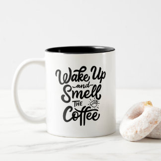 Word wakker en ruik de koffie, tweekleurige koffiemok