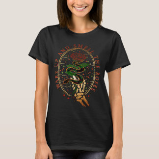Word wakker en Ruik het Roos  tattoo T-shirt