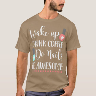 Word wakker met spijkers drink koffie geweldige na t-shirt