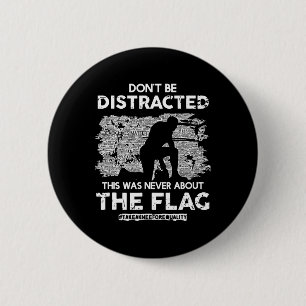Wordt Niet Afgeleid! Kniel Voor Gelijkheid!  Ronde Button 5,7 Cm