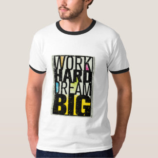 "Work Hard Dream Big" is een krachtige en inspirer T-shirt