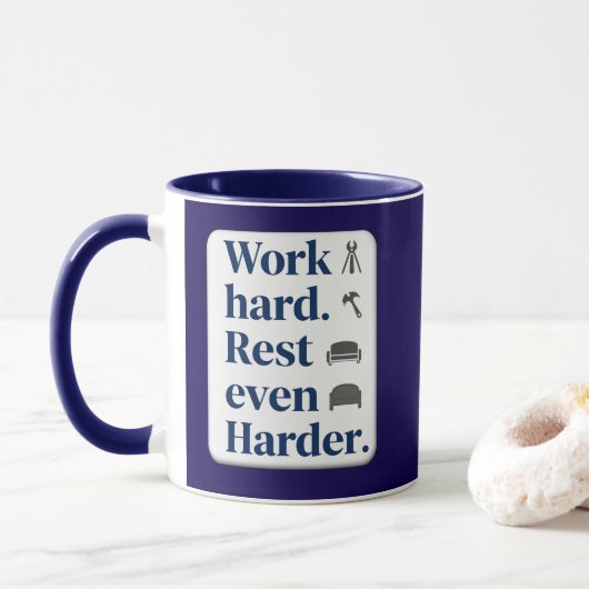 Work Hard Rest Even Harder Bold Typography Shirt Mok (Met donut)