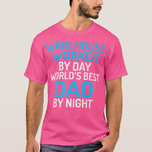 Worker van het pakhuis tegen Dag werft beste vader T-shirt