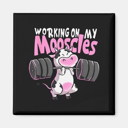 Working On My Mooscles Funny Gym Cow Weightlifting Magneet (Voorkant)