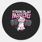 Working On My Mooscles Funny Gym Cow Weightlifting Ronde Sticker (Voorkant)