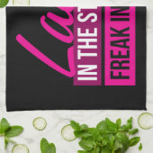 Workout Humor - Dame in straten, Freak in Gym Theedoek (Gevouwen)