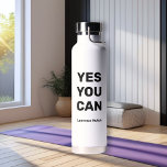 Workout Ja U kunt Gezegde Gepersonaliseerde Naam Waterfles<br><div class="desc">Gym Workout Ja U kunt Gezegde Gepersonaliseerde Naam Koper Vacuüm Geïsoleerde Waterfles Ontwerp. U kunt de woorden "YES YOU CAN" achterlaten of aanpassen met uw eigen tekst. Voeg er ook jouw namen aan toe. Het is eenvoudig en gemakkelijk te personaliseren aan uw behoefte. Perfect voor het weggaan naar college geschenken,...</div>