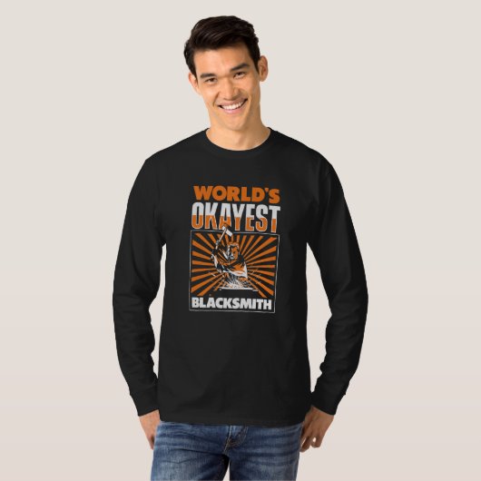World's Okayest Blacksmith Forging Anvil Blacksmit T-shirt (Voorkant volledig)