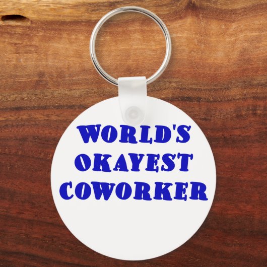 Worlds Okayest Coarbeider Sleutelhanger (Voorkant)