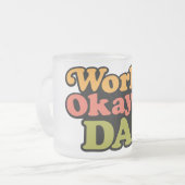 World's Okayest Dad Frosted Coffee Mok (Voorkant links)