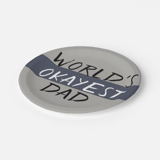 World's Okayest Dad Funny Papieren Bordje (Gekanteld)