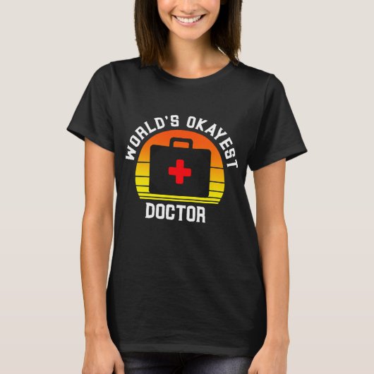 Worlds Okayest Doctor Funny Medical T-shirt (Voorkant)
