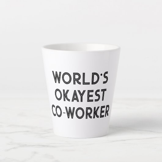 Worlds Okayest Medewerker Grappige quote Latte mok (Voorkant)