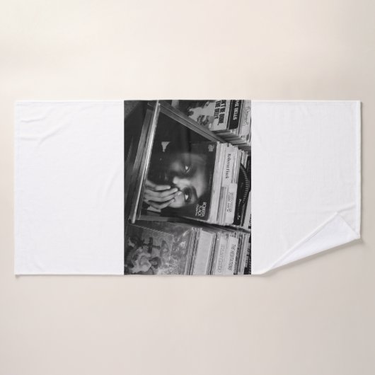 WORMS EYE UITZICHT VAN FOG GEDEKTE BOSSEN BADHANDDOEK (Badhanddoek)