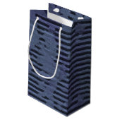 Worn Blue Cardboard Klein Cadeauzakje (Achterkant Gekanteld)