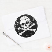 Worn Cracked Skull en Crossbones Ronde Sticker (Envelop)