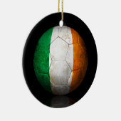 Worn Irish Flag Football Voetbal Keramisch Ornament (Rechts)