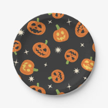 Worpelpatroon van Halloweenpompoenen op zwart