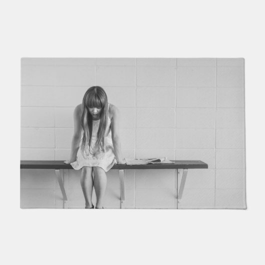Worried Girl Deurmat (Voorkant)
