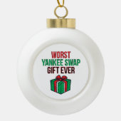 Worst Yankee Swap Gift Ever Keramische Bal Ornament (Voorkant)