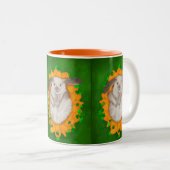 Wortel Haven: Bruin en Wit Konijnengelukzalige Bou Tweekleurige Koffiemok (Voorkant rechts)