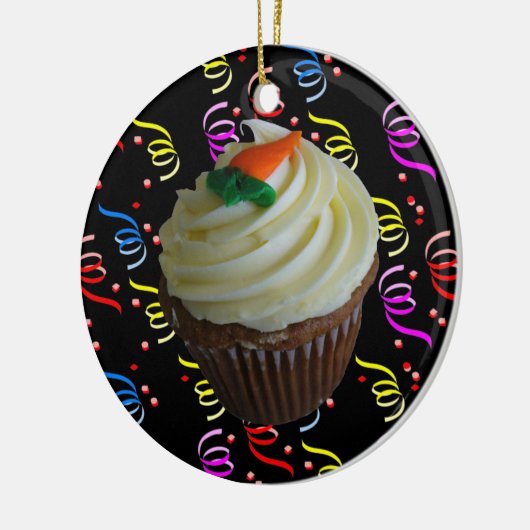 wortelCake Cupcake met Confetti Keramisch Ornament (Links)