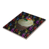 Wortelcake Cupcake met Confetti Tegeltje (Zijkant)