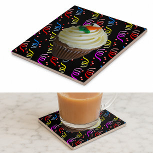 Wortelcake Cupcake met Confetti Tegeltje