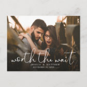 Worth the Wait Wedding Photo Script Modern Overlay Aankondigingskaart (Voorkant)