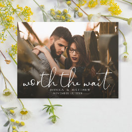 Worth the Wait Wedding Photo Script Modern Overlay Aankondigingskaart