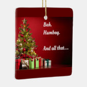"Wow. Humbug. And all that.." tree with presents. Keramisch Ornament (Rechts)