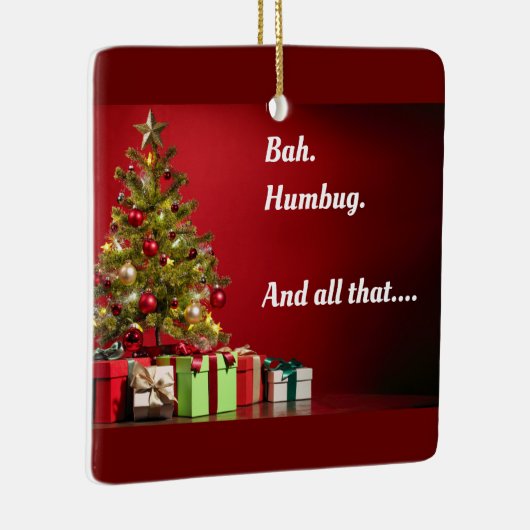 "Wow. Humbug. And all that.." tree with presents. Keramisch Ornament (Rechts)