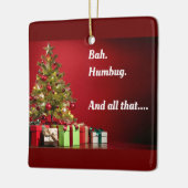 "Wow. Humbug. And all that.." tree with presents. Keramisch Ornament (Links)