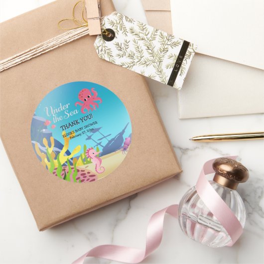 Wrakstukken onder het Zeeen Baby shower Ronde Sticker (Geschenken)