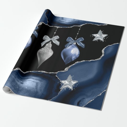 Wrappen met kerstblauw/zilver papier (Uitgerold)